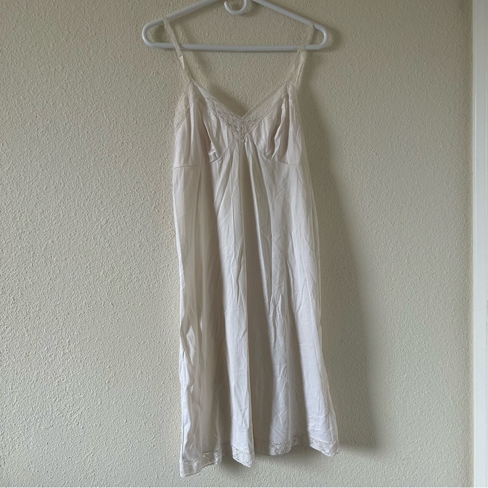 VTG Vanity Fair Women’s Slip Dress Sz 36 Ivory Feminine Night Gown intimate
